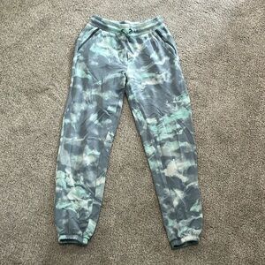 Girls camo green sweatpants M 8/10